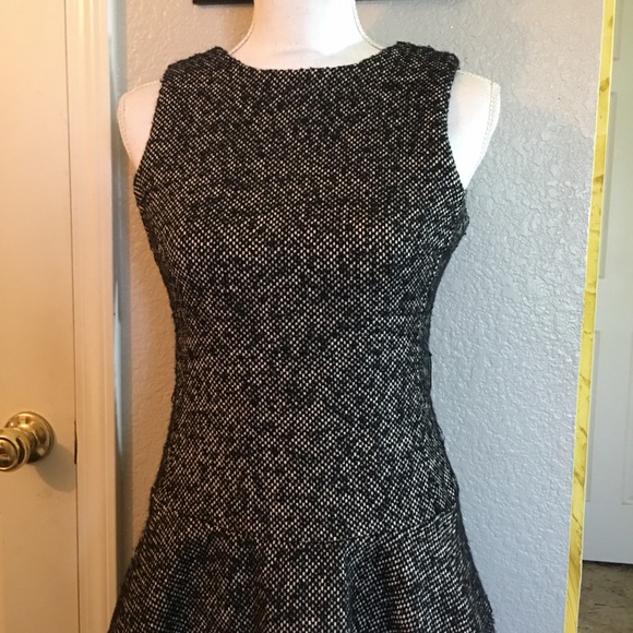 Michael Kors dress size 4 thick weave and lined - Picture 2 of 12